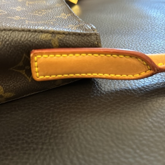 Louis Vuitton Looping MM Monogram Shoulder Bag - Picture 8 of 16